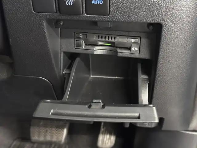 トヨタ アルファード S タイプゴールドⅡ 三重県 2022(令4)年 6.5万km ブラック ガソリン/FF/MTモード付インパネCVT/純正 9インチディスプレイオーディオ/（AM/FM/USB/iPod/Bluetooth/Miracast/AppleCarPlay/AndroidAuto）/モデリスタエアロ（F/R下）＋スポーツマフラー/バックガイドモニター/両側パワースライドドア/ETC/Toyota Safety Sense/●プリクラッシュセーフティ/●レーントレーシングアシスト/●レーダークルコン/●ロードサインアシスト/●アダプティブハイビームシステム/・【OP】ブラインドスポットモニター＋リヤクロストラフィックアラート*/・先行車発進告知機能/・パーキングサポートブレーキ（前後静止物＋後方接近車両*）/・など/装備/・3眼LEDヘッドランプ（専用加飾）/・3.5SC/2.5S Cパッケージ用大型ハイグレードコンソール（アームレスト付）/・ハーフレザーシート/・左右＆後席独立オートエアコン/・パワーバックドア/・オットマンシート（2nd）/・ステアリングスイッチ/・電子パーキングブレーキ＆ブレーキホールド/・オートライト/・純正18inAW/・保/取/ナビ取/・スマートキーx2/など