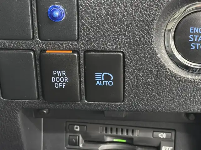 トヨタ アルファード S タイプゴールドⅡ 三重県 2022(令4)年 6.5万km ブラック ガソリン/FF/MTモード付インパネCVT/純正 9インチディスプレイオーディオ/（AM/FM/USB/iPod/Bluetooth/Miracast/AppleCarPlay/AndroidAuto）/モデリスタエアロ（F/R下）＋スポーツマフラー/バックガイドモニター/両側パワースライドドア/ETC/Toyota Safety Sense/●プリクラッシュセーフティ/●レーントレーシングアシスト/●レーダークルコン/●ロードサインアシスト/●アダプティブハイビームシステム/・【OP】ブラインドスポットモニター＋リヤクロストラフィックアラート*/・先行車発進告知機能/・パーキングサポートブレーキ（前後静止物＋後方接近車両*）/・など/装備/・3眼LEDヘッドランプ（専用加飾）/・3.5SC/2.5S Cパッケージ用大型ハイグレードコンソール（アームレスト付）/・ハーフレザーシート/・左右＆後席独立オートエアコン/・パワーバックドア/・オットマンシート（2nd）/・ステアリングスイッチ/・電子パーキングブレーキ＆ブレーキホールド/・オートライト/・純正18inAW/・保/取/ナビ取/・スマートキーx2/など