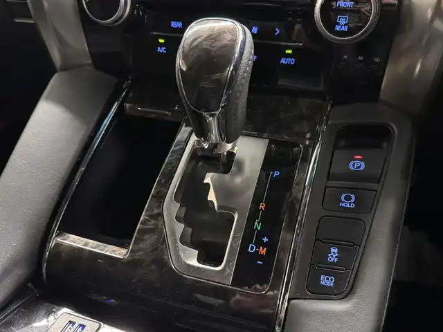 トヨタ アルファード S タイプゴールドⅡ 三重県 2022(令4)年 6.5万km ブラック ガソリン/FF/MTモード付インパネCVT/純正 9インチディスプレイオーディオ/（AM/FM/USB/iPod/Bluetooth/Miracast/AppleCarPlay/AndroidAuto）/モデリスタエアロ（F/R下）＋スポーツマフラー/バックガイドモニター/両側パワースライドドア/ETC/Toyota Safety Sense/●プリクラッシュセーフティ/●レーントレーシングアシスト/●レーダークルコン/●ロードサインアシスト/●アダプティブハイビームシステム/・【OP】ブラインドスポットモニター＋リヤクロストラフィックアラート*/・先行車発進告知機能/・パーキングサポートブレーキ（前後静止物＋後方接近車両*）/・など/装備/・3眼LEDヘッドランプ（専用加飾）/・3.5SC/2.5S Cパッケージ用大型ハイグレードコンソール（アームレスト付）/・ハーフレザーシート/・左右＆後席独立オートエアコン/・パワーバックドア/・オットマンシート（2nd）/・ステアリングスイッチ/・電子パーキングブレーキ＆ブレーキホールド/・オートライト/・純正18inAW/・保/取/ナビ取/・スマートキーx2/など