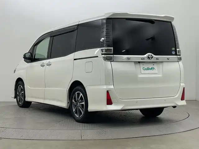 トヨタ ヴォクシー ZS 煌Ⅱ 新潟県 2019(令1)年 5.7万km ホワイトパールクリスタルシャイン プッシュスタート/スマートキー/スペアキー1本/トヨタセーフティセンス/メモリナビ　型式NSZT-Y68T/CD/USB/SD/バックカメラ/フルセグ/ドライブレコーダー前方/両側パワースライドドア/LEDライト/フロアマット/バイザー/新車時保証書