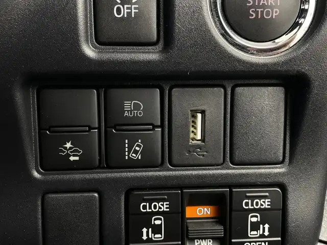 トヨタ ヴォクシー ZS 煌Ⅱ 新潟県 2019(令1)年 5.7万km ホワイトパールクリスタルシャイン プッシュスタート/スマートキー/スペアキー1本/トヨタセーフティセンス/メモリナビ　型式NSZT-Y68T/CD/USB/SD/バックカメラ/フルセグ/ドライブレコーダー前方/両側パワースライドドア/LEDライト/フロアマット/バイザー/新車時保証書