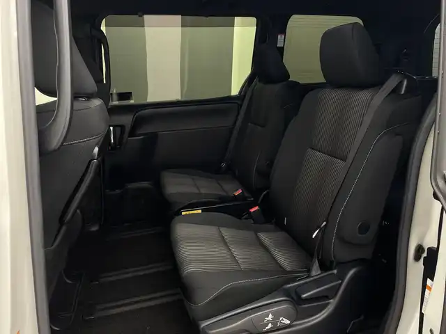 トヨタ ヴォクシー ZS 煌Ⅱ 新潟県 2019(令1)年 5.7万km ホワイトパールクリスタルシャイン プッシュスタート/スマートキー/スペアキー1本/トヨタセーフティセンス/メモリナビ　型式NSZT-Y68T/CD/USB/SD/バックカメラ/フルセグ/ドライブレコーダー前方/両側パワースライドドア/LEDライト/フロアマット/バイザー/新車時保証書