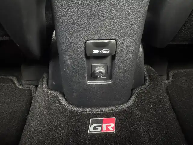 トヨタ アクア GRスポーツ 広島県 2024(令6)年 2.3万km プラチナホワイトパールマイカ ワンオーナー/トヨタチームメイト/・アドバンストパーク/・シースルー機能付パノラミックビューモニター/・パーキングサポートブレーキ/10.5インチディスプレーオーディオ/・Bluetooth/ブラインドスポットモニター/コンフォートパッケージ/・D席イージーリターン機能/・シートヒーター/・N席シートバックポケット/・ステアリングヒーター/ドライブレコーダー付自動防眩インナーミラー/セーフティーセンス/・プリクラッシュセーフティ/・レーントレーシングアシスト/・レーダークルーズコントロール/・オートマチックハイビーム/・ロードサインアシスト