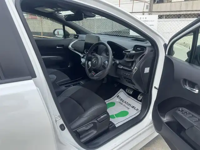 トヨタ アクア GRスポーツ 広島県 2024(令6)年 2.3万km プラチナホワイトパールマイカ ワンオーナー/トヨタチームメイト/・アドバンストパーク/・シースルー機能付パノラミックビューモニター/・パーキングサポートブレーキ/10.5インチディスプレーオーディオ/・Bluetooth/ブラインドスポットモニター/コンフォートパッケージ/・D席イージーリターン機能/・シートヒーター/・N席シートバックポケット/・ステアリングヒーター/ドライブレコーダー付自動防眩インナーミラー/セーフティーセンス/・プリクラッシュセーフティ/・レーントレーシングアシスト/・レーダークルーズコントロール/・オートマチックハイビーム/・ロードサインアシスト