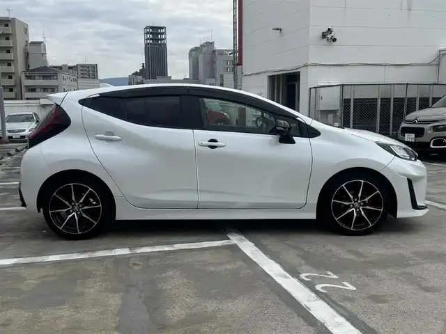 トヨタ アクア GRスポーツ 広島県 2024(令6)年 2.3万km プラチナホワイトパールマイカ ワンオーナー/トヨタチームメイト/・アドバンストパーク/・シースルー機能付パノラミックビューモニター/・パーキングサポートブレーキ/10.5インチディスプレーオーディオ/・Bluetooth/ブラインドスポットモニター/コンフォートパッケージ/・D席イージーリターン機能/・シートヒーター/・N席シートバックポケット/・ステアリングヒーター/ドライブレコーダー付自動防眩インナーミラー/セーフティーセンス/・プリクラッシュセーフティ/・レーントレーシングアシスト/・レーダークルーズコントロール/・オートマチックハイビーム/・ロードサインアシスト