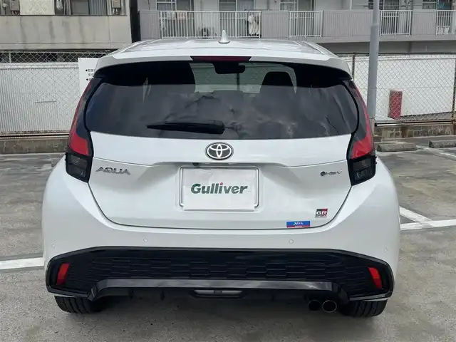 トヨタ アクア GRスポーツ 広島県 2024(令6)年 2.3万km プラチナホワイトパールマイカ ワンオーナー/トヨタチームメイト/・アドバンストパーク/・シースルー機能付パノラミックビューモニター/・パーキングサポートブレーキ/10.5インチディスプレーオーディオ/・Bluetooth/ブラインドスポットモニター/コンフォートパッケージ/・D席イージーリターン機能/・シートヒーター/・N席シートバックポケット/・ステアリングヒーター/ドライブレコーダー付自動防眩インナーミラー/セーフティーセンス/・プリクラッシュセーフティ/・レーントレーシングアシスト/・レーダークルーズコントロール/・オートマチックハイビーム/・ロードサインアシスト