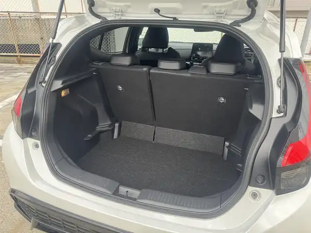 トヨタ アクア GRスポーツ 広島県 2024(令6)年 2.3万km プラチナホワイトパールマイカ ワンオーナー/トヨタチームメイト/・アドバンストパーク/・シースルー機能付パノラミックビューモニター/・パーキングサポートブレーキ/10.5インチディスプレーオーディオ/・Bluetooth/ブラインドスポットモニター/コンフォートパッケージ/・D席イージーリターン機能/・シートヒーター/・N席シートバックポケット/・ステアリングヒーター/ドライブレコーダー付自動防眩インナーミラー/セーフティーセンス/・プリクラッシュセーフティ/・レーントレーシングアシスト/・レーダークルーズコントロール/・オートマチックハイビーム/・ロードサインアシスト