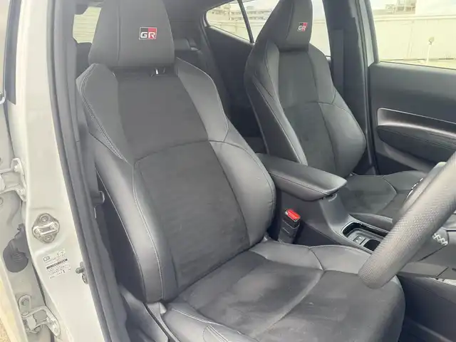 トヨタ アクア GRスポーツ 広島県 2024(令6)年 2.3万km プラチナホワイトパールマイカ ワンオーナー/トヨタチームメイト/・アドバンストパーク/・シースルー機能付パノラミックビューモニター/・パーキングサポートブレーキ/10.5インチディスプレーオーディオ/・Bluetooth/ブラインドスポットモニター/コンフォートパッケージ/・D席イージーリターン機能/・シートヒーター/・N席シートバックポケット/・ステアリングヒーター/ドライブレコーダー付自動防眩インナーミラー/セーフティーセンス/・プリクラッシュセーフティ/・レーントレーシングアシスト/・レーダークルーズコントロール/・オートマチックハイビーム/・ロードサインアシスト