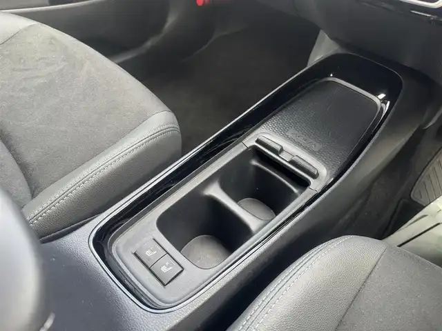 トヨタ アクア GRスポーツ 広島県 2024(令6)年 2.3万km プラチナホワイトパールマイカ ワンオーナー/トヨタチームメイト/・アドバンストパーク/・シースルー機能付パノラミックビューモニター/・パーキングサポートブレーキ/10.5インチディスプレーオーディオ/・Bluetooth/ブラインドスポットモニター/コンフォートパッケージ/・D席イージーリターン機能/・シートヒーター/・N席シートバックポケット/・ステアリングヒーター/ドライブレコーダー付自動防眩インナーミラー/セーフティーセンス/・プリクラッシュセーフティ/・レーントレーシングアシスト/・レーダークルーズコントロール/・オートマチックハイビーム/・ロードサインアシスト