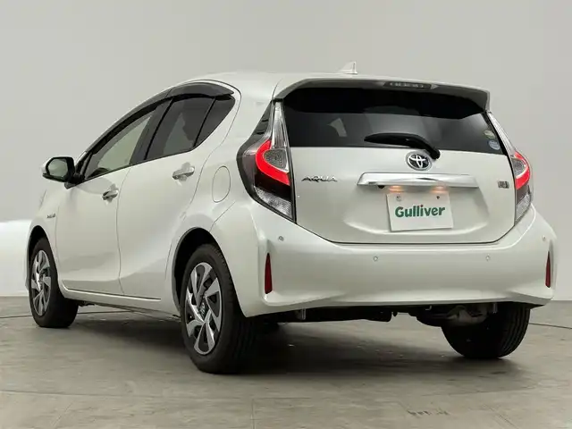 トヨタ アクア S スタイルブラック 愛知県 2020(令2)年 4.2万km ホワイトパールクリスタルシャイン 純正ナビ（ＣＤ・Ｂｌｕｅｔｏｏｔｈ・フルセグ）/バックカメラ/純正ドライブレコーダー/ＥＴＣ/レーンキープアシスト/横滑り防止装置/衝突軽減ブレーキ/盗難防止装置/コーナーセンサー/ステアリングリモコン/LEDオートライト/オートハイビーム/純正フロアマット/ドアバイザー/レベライザー/取扱説明書/保証書