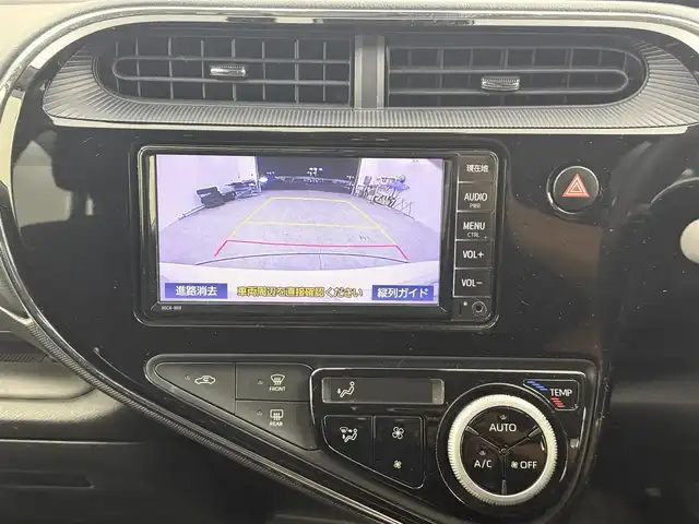 トヨタ アクア S スタイルブラック 愛知県 2020(令2)年 4.2万km ホワイトパールクリスタルシャイン 純正ナビ（ＣＤ・Ｂｌｕｅｔｏｏｔｈ・フルセグ）/バックカメラ/純正ドライブレコーダー/ＥＴＣ/レーンキープアシスト/横滑り防止装置/衝突軽減ブレーキ/盗難防止装置/コーナーセンサー/ステアリングリモコン/LEDオートライト/オートハイビーム/純正フロアマット/ドアバイザー/レベライザー/取扱説明書/保証書