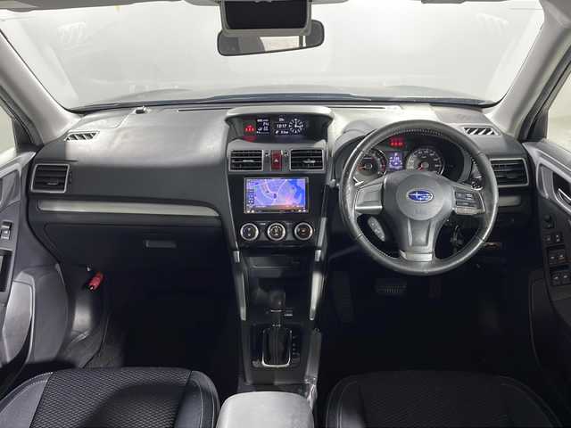 スバル フォレスター 2．0i－L 沖縄県 2014(平26)年 7.9万km クリスタルブラックシリカ 禁煙車/ワンオーナー/４WD/社外ナビ/フルセグTV／Bluetooth/CD／DVD/クルーズコントロール/バックカメラ/ETC/純正アルミ/パドルシフト/純正フロアマット/スペアキー/ドアバイザー/保証書/取扱説明書