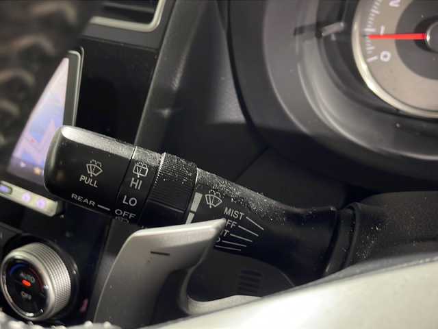 スバル フォレスター 2．0i－L 沖縄県 2014(平26)年 7.9万km クリスタルブラックシリカ 禁煙車/ワンオーナー/４WD/社外ナビ/フルセグTV／Bluetooth/CD／DVD/クルーズコントロール/バックカメラ/ETC/純正アルミ/パドルシフト/純正フロアマット/スペアキー/ドアバイザー/保証書/取扱説明書