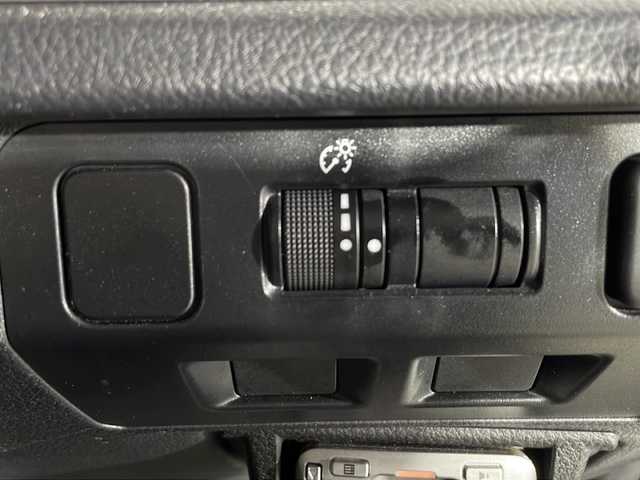 スバル フォレスター 2．0i－L 沖縄県 2014(平26)年 7.9万km クリスタルブラックシリカ 禁煙車/ワンオーナー/４WD/社外ナビ/フルセグTV／Bluetooth/CD／DVD/クルーズコントロール/バックカメラ/ETC/純正アルミ/パドルシフト/純正フロアマット/スペアキー/ドアバイザー/保証書/取扱説明書