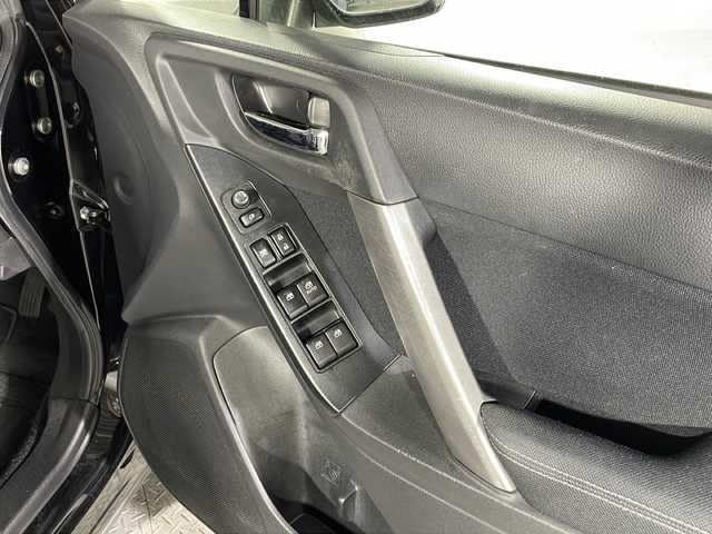 スバル フォレスター 2．0i－L 沖縄県 2014(平26)年 7.9万km クリスタルブラックシリカ 禁煙車/ワンオーナー/４WD/社外ナビ/フルセグTV／Bluetooth/CD／DVD/クルーズコントロール/バックカメラ/ETC/純正アルミ/パドルシフト/純正フロアマット/スペアキー/ドアバイザー/保証書/取扱説明書