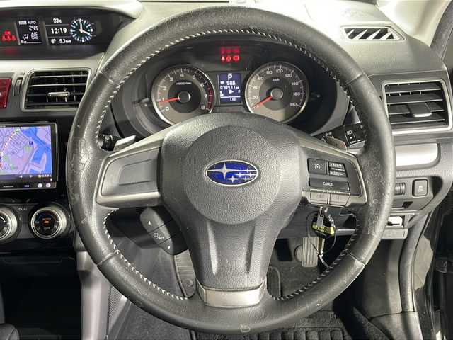 スバル フォレスター 2．0i－L 沖縄県 2014(平26)年 7.9万km クリスタルブラックシリカ 禁煙車/ワンオーナー/４WD/社外ナビ/フルセグTV／Bluetooth/CD／DVD/クルーズコントロール/バックカメラ/ETC/純正アルミ/パドルシフト/純正フロアマット/スペアキー/ドアバイザー/保証書/取扱説明書