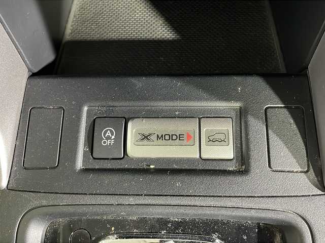 スバル フォレスター 2．0i－L 沖縄県 2014(平26)年 7.9万km クリスタルブラックシリカ 禁煙車/ワンオーナー/４WD/社外ナビ/フルセグTV／Bluetooth/CD／DVD/クルーズコントロール/バックカメラ/ETC/純正アルミ/パドルシフト/純正フロアマット/スペアキー/ドアバイザー/保証書/取扱説明書