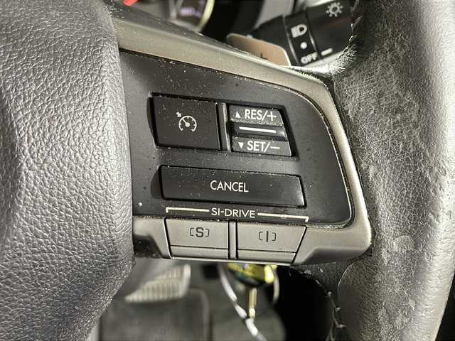 スバル フォレスター 2．0i－L 沖縄県 2014(平26)年 7.9万km クリスタルブラックシリカ 禁煙車/ワンオーナー/４WD/社外ナビ/フルセグTV／Bluetooth/CD／DVD/クルーズコントロール/バックカメラ/ETC/純正アルミ/パドルシフト/純正フロアマット/スペアキー/ドアバイザー/保証書/取扱説明書