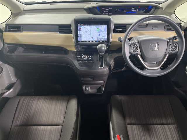 ホンダ フリード G ホンダセンシング 神奈川県 2018(平30)年 5万km プレミアムスパークルブラックパール 純正メモナビ・9型/型式　VXM-187VFNi/（Bluetooth/CD/DVD/TV/AM/FM）/バックカメラ/純正9 型フリップダウンモニター/両側パワースライドドア/ホンダセンシング/アダプティブクルーズコントロール/ビルトインETC/純正フロアマット/ステアリングスイッチ/プッシュスタート/スマートキー/スペアキー/取扱説明書/保証書/デアイサー/LEDヘッドライト/オートライト/ドアバイザー/電動格納ミラー/衝突軽減ブレーキ（CMBS）/歩行者事故低減ステアリング/車線維持支援システム（LKAS）/路外逸脱抑制機能/誤発進抑制機能/先行車発進お知らせ機能/標識認識機能/マルチインフォメーションディスプレイ