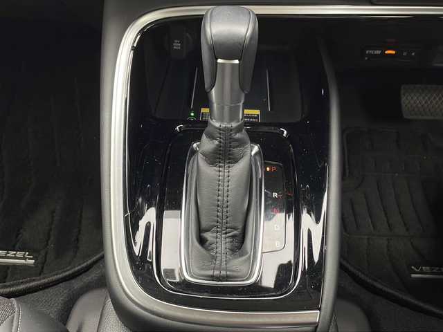 ホンダ ヴェゼル ハイブリッド e:HEV Z 大阪府 2021(令3)年 3.6万km サンドカーキパール 純正ディスプレイオーディオ　/（ナビ　フルセグＴＶ　Ｂｌｕｅｔｏｏｔｈ接続）　/ビルトインＥＴＣ　/バックカメラ　/前後コーナーセンサー　/全方位ドライブレコーダー　/前席シートヒーター　/電動リアゲート　/レーンアシスト/ステアリングヒーター/ブラインドスポットインフォメーション/純正１８インチアルミホイール/追従型クルーズコントロール/オートマチックハイビーム/アイドリングストップ/USB入力端子