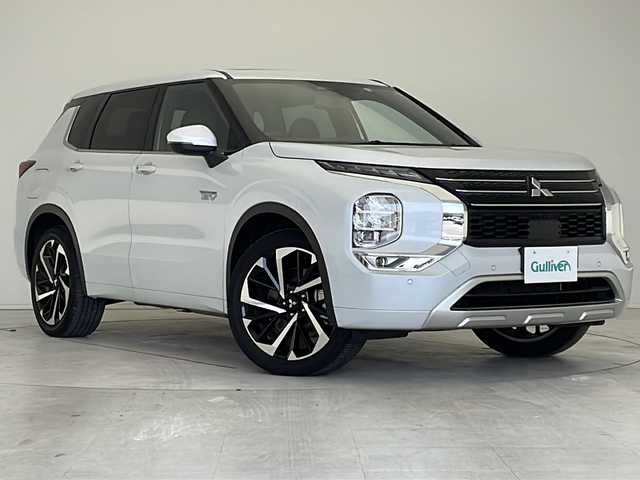 三菱 アウトランダー ＰＨＥＶ P 愛知県 2022(令4)年 1.2万km ホワイトダイヤモンド マイパイロット/衝突軽減システム/BOSEプレミアムサウンド/純正９型ディスプレイオーディオ（ナビあり）/全方位カメラ/サンルーフ/レーダークルーズコントロール/シートヒーター/フルセグ/Bluetooth/バックカメラ/電動リアゲート/ヘッドアップディスプレイ/パワーシート/純正アルミホイール/ETC2.0/ブラインドスポットモニター/LEDヘッドライト/ステアリングヒーター/パドルシフト/電動リアゲート/ダウンヒルアシストコントロール/置くだけ充電器/オートマチックハイビーム/ステアリングスイッチ/スマートキー/プッシュスタート