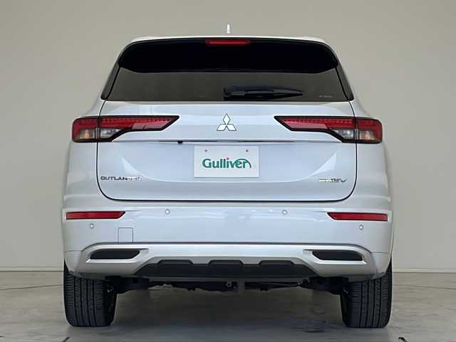 三菱 アウトランダー ＰＨＥＶ P 愛知県 2022(令4)年 1.2万km ホワイトダイヤモンド マイパイロット/衝突軽減システム/BOSEプレミアムサウンド/純正９型ディスプレイオーディオ（ナビあり）/全方位カメラ/サンルーフ/レーダークルーズコントロール/シートヒーター/フルセグ/Bluetooth/バックカメラ/電動リアゲート/ヘッドアップディスプレイ/パワーシート/純正アルミホイール/ETC2.0/ブラインドスポットモニター/LEDヘッドライト/ステアリングヒーター/パドルシフト/電動リアゲート/ダウンヒルアシストコントロール/置くだけ充電器/オートマチックハイビーム/ステアリングスイッチ/スマートキー/プッシュスタート
