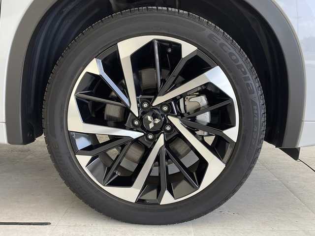 三菱 アウトランダー ＰＨＥＶ P 愛知県 2022(令4)年 1.2万km ホワイトダイヤモンド マイパイロット/衝突軽減システム/BOSEプレミアムサウンド/純正９型ディスプレイオーディオ（ナビあり）/全方位カメラ/サンルーフ/レーダークルーズコントロール/シートヒーター/フルセグ/Bluetooth/バックカメラ/電動リアゲート/ヘッドアップディスプレイ/パワーシート/純正アルミホイール/ETC2.0/ブラインドスポットモニター/LEDヘッドライト/ステアリングヒーター/パドルシフト/電動リアゲート/ダウンヒルアシストコントロール/置くだけ充電器/オートマチックハイビーム/ステアリングスイッチ/スマートキー/プッシュスタート