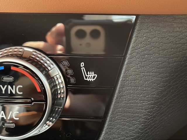 三菱 アウトランダー ＰＨＥＶ P 愛知県 2022(令4)年 1.2万km ホワイトダイヤモンド マイパイロット/衝突軽減システム/BOSEプレミアムサウンド/純正９型ディスプレイオーディオ（ナビあり）/全方位カメラ/サンルーフ/レーダークルーズコントロール/シートヒーター/フルセグ/Bluetooth/バックカメラ/電動リアゲート/ヘッドアップディスプレイ/パワーシート/純正アルミホイール/ETC2.0/ブラインドスポットモニター/LEDヘッドライト/ステアリングヒーター/パドルシフト/電動リアゲート/ダウンヒルアシストコントロール/置くだけ充電器/オートマチックハイビーム/ステアリングスイッチ/スマートキー/プッシュスタート