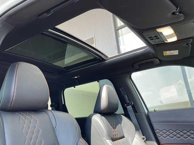 三菱 アウトランダー ＰＨＥＶ P 愛知県 2022(令4)年 1.2万km ホワイトダイヤモンド マイパイロット/衝突軽減システム/BOSEプレミアムサウンド/純正９型ディスプレイオーディオ（ナビあり）/全方位カメラ/サンルーフ/レーダークルーズコントロール/シートヒーター/フルセグ/Bluetooth/バックカメラ/電動リアゲート/ヘッドアップディスプレイ/パワーシート/純正アルミホイール/ETC2.0/ブラインドスポットモニター/LEDヘッドライト/ステアリングヒーター/パドルシフト/電動リアゲート/ダウンヒルアシストコントロール/置くだけ充電器/オートマチックハイビーム/ステアリングスイッチ/スマートキー/プッシュスタート