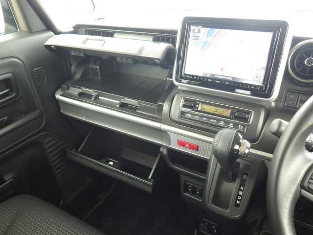 スズキ スペーシア ギア HYBRID XZターボ 千葉県 2022(令4)年 2.4万km クールカーキパールメタリック/ガンメタリック2トーン デュアルカメラブレーキサポート/ヘッドアップディスプレイ/両側パワースライドドア/純正SDナビ/地デジTV/【DVD/CD再生機能　Bluetooth接続】/360°ビュー・モニター/ドライブレコーダー（前後撮影）/革巻きステアリング/ステアリングスイッチ/パドルシフト/LEDヘッドライト/フォグライト/ウインカーミラー/純正14インチアルミホイル/サイド/カーテンエアバッグ/携帯リモコン