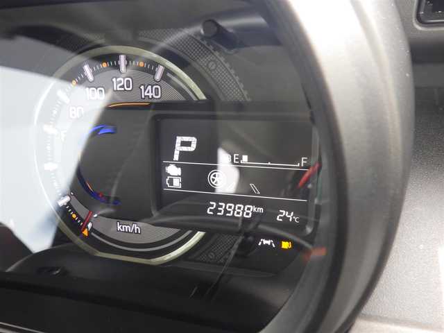 スズキ スペーシア ギア HYBRID XZターボ 千葉県 2022(令4)年 2.4万km クールカーキパールメタリック/ガンメタリック2トーン デュアルカメラブレーキサポート/ヘッドアップディスプレイ/両側パワースライドドア/純正SDナビ/地デジTV/【DVD/CD再生機能　Bluetooth接続】/360°ビュー・モニター/ドライブレコーダー（前後撮影）/革巻きステアリング/ステアリングスイッチ/パドルシフト/LEDヘッドライト/フォグライト/ウインカーミラー/純正14インチアルミホイル/サイド/カーテンエアバッグ/携帯リモコン