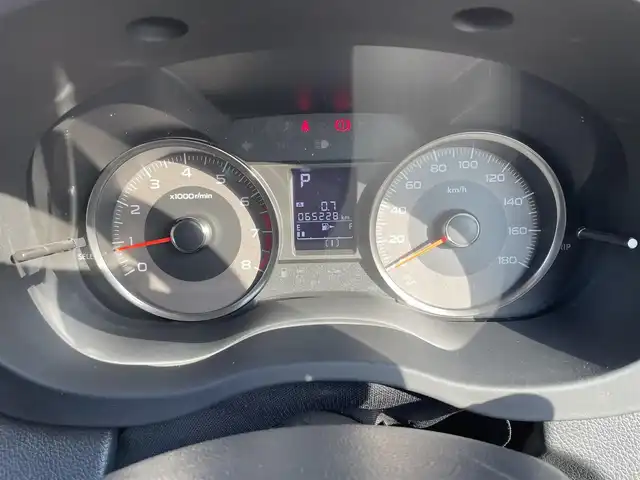 スバル フォレスター 2．0i－L アイサイト 愛知県 2013(平25)年 6.6万km サテンホワイトパール アイサイト付き/・純正パナソニックメモリーナビ/・フルセグテレビ/・CD/DVD再生機能/・Bluetooth接続機能/・ETC/・バックカメラ/・パワーシート（運転席・助手席）/・純正フロアマット/・純正17インチアルミホイール/・パワーバックドア/・アダプティブクルーズコントロール/・純正HIDヘッドライト/・オートライト/・ブラインドスポットモニター/・キーレス連動電動格納ミラー/・スマートキー/・プッシュスタート/・デュアルオートエアコン/・MTモード付きCVT/・パドルシフト/・アイドリングストップ/●水平対向4気筒エンジン/●シンメトリカル4WD