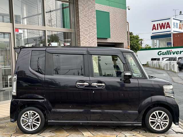 ホンダ Ｎ ＢＯＸ カスタム G Aパッケージ 静岡県 2015(平27)年 13万km プレミアムゴールドパープルパール 【安全装備】/CTBA（シティブレーキアクティブシステム）/車速5km/h~30km/hにてレーザーセンサーが前方の車両を検知。/横滑り防止機能/バックカメラ/【主要装備】/社外ＳＤナビ　/片側パワースライドドア　/プッシュスタート　/スマートキー　/チップアップシート　/純正１４インチアルミホイール　/ＥＴＣ車載器　/スペアキー有り　/横滑り防止機能　