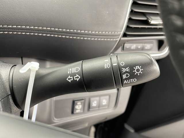 日産 セレナ ハイウェイスター Vセレクション 千葉県 2018(平30)年 8.1万km ダイヤモンドブラック セーフティパックB/・プロパイロット/・車線逸脱防止支援/・アラウンドビューモニター/・踏み間違い防止アシスト/・ふらつき警報/純正メモリーナビ/・Bluetooth接続/・CD/DVD再生/・ワンセグTV/純正フリップダウンモニター/バックカメラ 全方位カメラ/両側パワースライドドア/デジタルインナーミラー/スマートキー/LEDヘッドライト/ETC