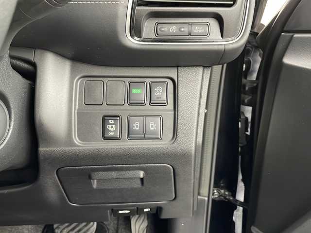 日産 セレナ ハイウェイスター Vセレクション 千葉県 2018(平30)年 8.1万km ダイヤモンドブラック セーフティパックB/・プロパイロット/・車線逸脱防止支援/・アラウンドビューモニター/・踏み間違い防止アシスト/・ふらつき警報/純正メモリーナビ/・Bluetooth接続/・CD/DVD再生/・ワンセグTV/純正フリップダウンモニター/バックカメラ 全方位カメラ/両側パワースライドドア/デジタルインナーミラー/スマートキー/LEDヘッドライト/ETC