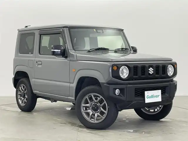 スズキ ジムニー XC 富山県 2022(令4)年 2万km ミディアムグレー 4WD/ワンオーナー/純正SDナビ（CN-RZ775W）/地図SD未着のため動作未確認/クルーズコントロール/レーンアシスト/ドライブレコーダー/前席シートヒーター/アイドリングストップ/プッシュスタート/スマートキー/ステアリングスイッチ/ダウンヒルアシストコントロール/衝突被害軽減システム/盗難防止装置/横滑り防止装置/純正16インチAW/純正ドアバイザー/LEDヘッドライト