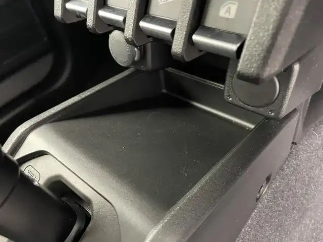 スズキ ジムニー XC 富山県 2022(令4)年 2万km ミディアムグレー 4WD/ワンオーナー/純正SDナビ（CN-RZ775W）/地図SD未着のため動作未確認/クルーズコントロール/レーンアシスト/ドライブレコーダー/前席シートヒーター/アイドリングストップ/プッシュスタート/スマートキー/ステアリングスイッチ/ダウンヒルアシストコントロール/衝突被害軽減システム/盗難防止装置/横滑り防止装置/純正16インチAW/純正ドアバイザー/LEDヘッドライト