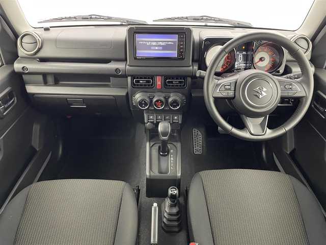 スズキ ジムニー XC 富山県 2022(令4)年 2万km ミディアムグレー 4WD/ワンオーナー/純正SDナビ（CN-RZ775W）/地図SD未着のため動作未確認/クルーズコントロール/レーンアシスト/ドライブレコーダー/前席シートヒーター/アイドリングストップ/プッシュスタート/スマートキー/ステアリングスイッチ/ダウンヒルアシストコントロール/衝突被害軽減システム/盗難防止装置/横滑り防止装置/純正16インチAW/純正ドアバイザー/LEDヘッドライト