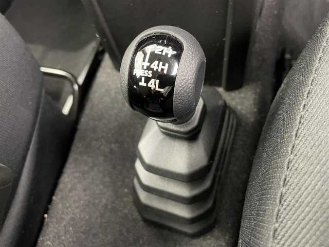 スズキ ジムニー XC 富山県 2022(令4)年 2万km ミディアムグレー 4WD/ワンオーナー/純正SDナビ（CN-RZ775W）/地図SD未着のため動作未確認/クルーズコントロール/レーンアシスト/ドライブレコーダー/前席シートヒーター/アイドリングストップ/プッシュスタート/スマートキー/ステアリングスイッチ/ダウンヒルアシストコントロール/衝突被害軽減システム/盗難防止装置/横滑り防止装置/純正16インチAW/純正ドアバイザー/LEDヘッドライト