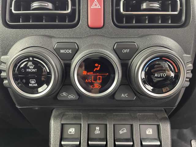 スズキ ジムニー XC 富山県 2022(令4)年 2万km ミディアムグレー 4WD/ワンオーナー/純正SDナビ（CN-RZ775W）/地図SD未着のため動作未確認/クルーズコントロール/レーンアシスト/ドライブレコーダー/前席シートヒーター/アイドリングストップ/プッシュスタート/スマートキー/ステアリングスイッチ/ダウンヒルアシストコントロール/衝突被害軽減システム/盗難防止装置/横滑り防止装置/純正16インチAW/純正ドアバイザー/LEDヘッドライト