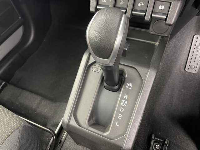 スズキ ジムニー XC 富山県 2022(令4)年 2万km ミディアムグレー 4WD/ワンオーナー/純正SDナビ（CN-RZ775W）/地図SD未着のため動作未確認/クルーズコントロール/レーンアシスト/ドライブレコーダー/前席シートヒーター/アイドリングストップ/プッシュスタート/スマートキー/ステアリングスイッチ/ダウンヒルアシストコントロール/衝突被害軽減システム/盗難防止装置/横滑り防止装置/純正16インチAW/純正ドアバイザー/LEDヘッドライト