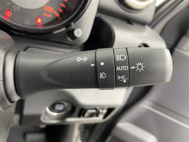 スズキ ジムニー XC 富山県 2022(令4)年 2万km ミディアムグレー 4WD/ワンオーナー/純正SDナビ（CN-RZ775W）/地図SD未着のため動作未確認/クルーズコントロール/レーンアシスト/ドライブレコーダー/前席シートヒーター/アイドリングストップ/プッシュスタート/スマートキー/ステアリングスイッチ/ダウンヒルアシストコントロール/衝突被害軽減システム/盗難防止装置/横滑り防止装置/純正16インチAW/純正ドアバイザー/LEDヘッドライト