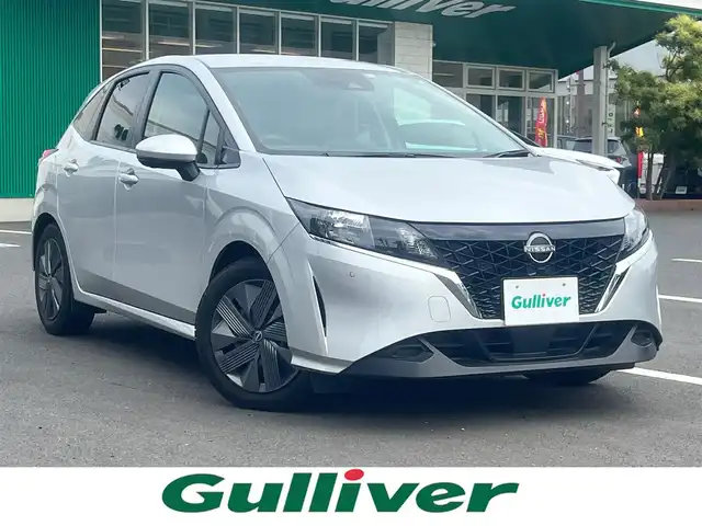 日産 ノート X FOUR 島根県 2023(令5)年 3.5万km ブリリアントシルバー 4WD/純正９型メモリナビ　/フルセグＴＶ　/Ｂｌｕｅｔｏｏｔｈ接続　/全方位カメラ/プロパイロット/ビルトインＥＴＣ2.0　/前後コーナーセンサー/オートブレーキホールド/置くだけ充電/前席シートヒーター /ステアリングヒーター/衝突軽減ブレーキ /レーンアシスト /横滑り防止装置 /スマートキー/プッシュスタート/純正フロアマット