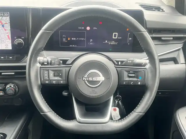 日産 ノート X FOUR 島根県 2023(令5)年 3.5万km ブリリアントシルバー 4WD/純正９型メモリナビ　/フルセグＴＶ　/Ｂｌｕｅｔｏｏｔｈ接続　/全方位カメラ/プロパイロット/ビルトインＥＴＣ2.0　/前後コーナーセンサー/オートブレーキホールド/置くだけ充電/前席シートヒーター /ステアリングヒーター/衝突軽減ブレーキ /レーンアシスト /横滑り防止装置 /スマートキー/プッシュスタート/純正フロアマット
