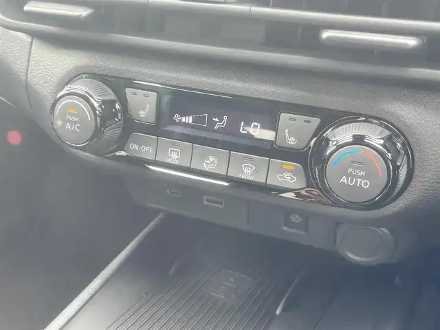 日産 ノート X FOUR 島根県 2023(令5)年 3.5万km ブリリアントシルバー 4WD/純正９型メモリナビ　/フルセグＴＶ　/Ｂｌｕｅｔｏｏｔｈ接続　/全方位カメラ/プロパイロット/ビルトインＥＴＣ2.0　/前後コーナーセンサー/オートブレーキホールド/置くだけ充電/前席シートヒーター /ステアリングヒーター/衝突軽減ブレーキ /レーンアシスト /横滑り防止装置 /スマートキー/プッシュスタート/純正フロアマット
