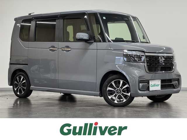 ホンダ Ｎ ＢＯＸ カスタム コーディネートスタイル 三重県 2024(令6)年 1万km グレー ガソリン/FF/インパネCVT/純正 8インチディスプレイオーディオ VX-240ZFE/（FM/AM/AppleCarPlay/AndroidAuto/Bluetooth/USB/iPod/HDMI）/バックカメラ/両側パワースライドドア/ドライブレコーダー 前後/Honda SENSING/・衝突軽減ブレーキ［CMBS］/・車線維持支援システム［LKAS］/・アダプティブクルーズコントロール［ACC］/・路外逸脱抑制機能/・踏み間違い衝突軽減システム/・パーキングセンサー警報（前後）/・先行車発進お知らせ機能/・標識認識機能/装備/・ハーフレザーシート/・シートヒーター（D/N）/・オートエアコン/・オートライト/・LEDヘッドライト/・プッシュスタート/・ステアリングスイッチ/・リヤドアロールサンシェード/・後席チップアップ機構＆ダイブダウン機能/・充電用USB-Cジャックx1/・入力対応USB-Aジャックx1/・純正14inAW/・保/取/・スマートキーx2/など/外装色…スレートグレーP［NH912P］