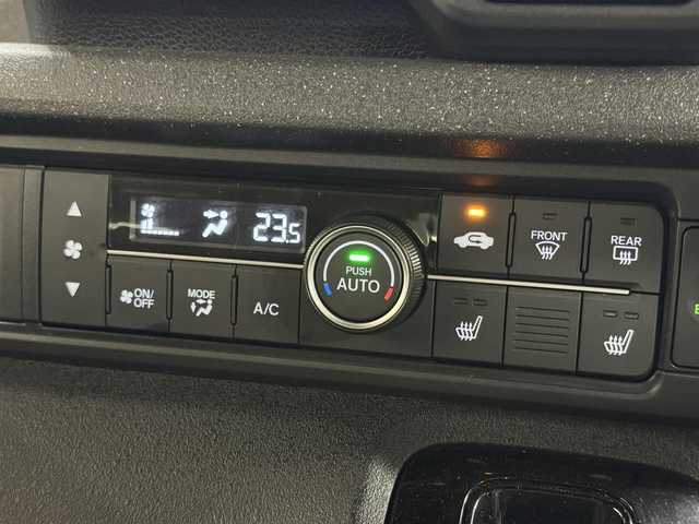 ホンダ Ｎ ＢＯＸ カスタム コーディネートスタイル 三重県 2024(令6)年 1万km グレー ガソリン/FF/インパネCVT/純正 8インチディスプレイオーディオ VX-240ZFE/（FM/AM/AppleCarPlay/AndroidAuto/Bluetooth/USB/iPod/HDMI）/バックカメラ/両側パワースライドドア/ドライブレコーダー 前後/Honda SENSING/・衝突軽減ブレーキ［CMBS］/・車線維持支援システム［LKAS］/・アダプティブクルーズコントロール［ACC］/・路外逸脱抑制機能/・踏み間違い衝突軽減システム/・パーキングセンサー警報（前後）/・先行車発進お知らせ機能/・標識認識機能/装備/・ハーフレザーシート/・シートヒーター（D/N）/・オートエアコン/・オートライト/・LEDヘッドライト/・プッシュスタート/・ステアリングスイッチ/・リヤドアロールサンシェード/・後席チップアップ機構＆ダイブダウン機能/・充電用USB-Cジャックx1/・入力対応USB-Aジャックx1/・純正14inAW/・保/取/・スマートキーx2/など/外装色…スレートグレーP［NH912P］