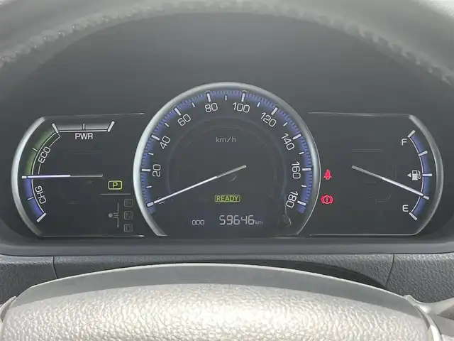 トヨタ ヴォクシー ハイブリッド V 愛知県 2014(平26)年 6万km ホワイトパールクリスタルシャイン ローダウンスプリング/純正9型ナビ/　(Bluetooth/CD/DVD)/フルセグTV/両側パワースライドドア/バックモニター/ビルトインETC/純正11型後席ディスプレイ/クルーズコントロール/S-VSC/LEDヘッドランプ/オートライト/デュアルオートエアコン/本革巻きステアリング/ステアリングスイッチ/前席快適温熱シート/2列目キャプテンシート/2列目サイドテーブル/ロクサーニEX18インチアルミホイール/スマートエントリー/プッシュスタートシステム/禁煙車