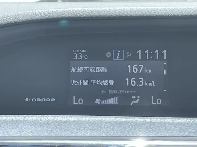 トヨタ ヴォクシー ハイブリッド V 愛知県 2014(平26)年 6万km ホワイトパールクリスタルシャイン ローダウンスプリング/純正9型ナビ/　(Bluetooth/CD/DVD)/フルセグTV/両側パワースライドドア/バックモニター/ビルトインETC/純正11型後席ディスプレイ/クルーズコントロール/S-VSC/LEDヘッドランプ/オートライト/デュアルオートエアコン/本革巻きステアリング/ステアリングスイッチ/前席快適温熱シート/2列目キャプテンシート/2列目サイドテーブル/ロクサーニEX18インチアルミホイール/スマートエントリー/プッシュスタートシステム/禁煙車