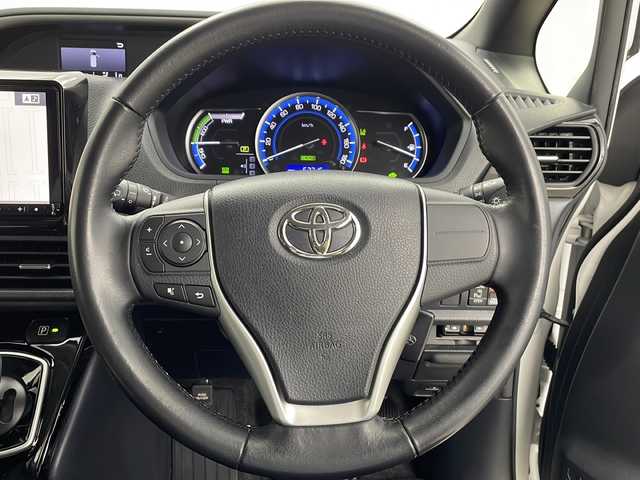 トヨタ ヴォクシー ハイブリッド ZS 煌Ⅱ 千葉県 2017(平29)年 5.3万km ホワイトパールクリスタルシャイン 禁煙車/Toyota Safety Sense/両側パワースライドドア/社外9インチナビ/・フルセグTV・Bluetooth・CD/DVD/社外10.1インチフリップダウンモニター/バックカメラ/ETC/横滑り防止装置/LEDヘッドライト/フォグランプ/純正16インチアルミ/プッシュスタート/スマートキー/スペアキー/社外フロアマット/純正ドアバイザー/ステアリングスイッチ